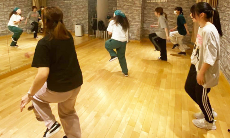 三軒茶屋ダンスレッスンKPOP・ヒップホップ。楽しくて面白いから笑顔がでちゃうHINAKO先生のダンスレッスン